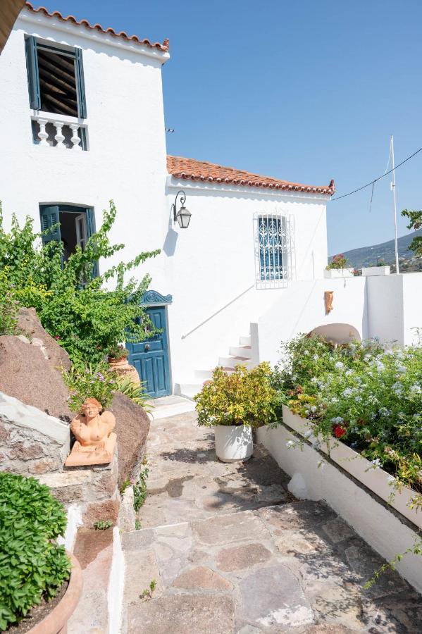 Traditional House Under The Clock Tower With Sweet View Poros Town 外观 照片